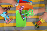 FEATURE - Finger-Skateboard-Rennen