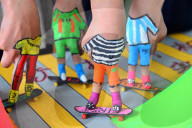 FEATURE - Finger-Skateboard-Rennen