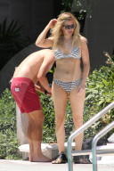 PEOPLE - Ellie Goulding im Bikini in Miami am Beach