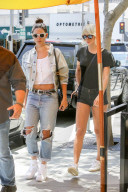PEOPLE - Lily Aldridge und Taylor Swift gehen zum Lunch ins M Cafe