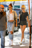 PEOPLE - Lily Aldridge und Taylor Swift gehen zum Lunch ins M Cafe