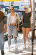 PEOPLE - Lily Aldridge und Taylor Swift gehen zum Lunch ins M Cafe