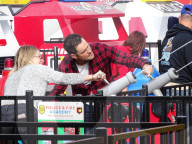 EXKLUSIV - Hilary Duff und Mike Comrie zu Besuch im LegoLand