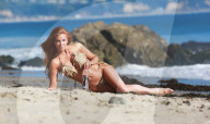 EXKLUSIV - Angelica Bridges räckelt sich am Beach von Malibu