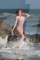 EXKLUSIV - Angelica Bridges räckelt sich am Beach von Malibu