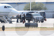 EXKLUSIV - Kim Kardashian steigt mit North West und Baby Saint in einen Privatjet