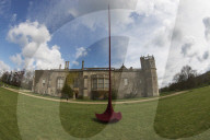 FEATURE - 'Elements of Capability Brown' Ausstellung im Garten der Lacock Abbey in Wiltshire