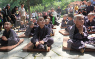 FEATURE - Herzige Mini-Mönche in Nanjing