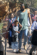 EXKLUSIV - Tyson Chandler vergnügt sich im Disneyland