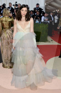 PEOPLE - MET Gala: Busenblitzer bei Sängerin Lorde