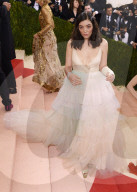 PEOPLE - MET Gala: Busenblitzer bei Sängerin Lorde