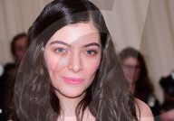 PEOPLE - MET Gala: Busenblitzer bei Sängerin Lorde