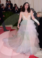 PEOPLE - MET Gala: Busenblitzer bei Sängerin Lorde