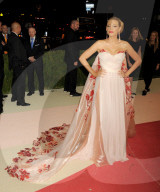 PEOPLE - Promis an der MET Gala im Metropolitan Museum (2.Teil) 