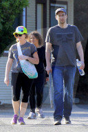 EXKLUSIV - Amy Poehler geht mit ihren Kindern und einem 'Mystery Man' wandern