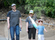 EXKLUSIV - Amy Poehler geht mit ihren Kindern und einem 'Mystery Man' wandern