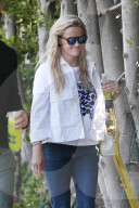 EXKLUSIV - Schwanger? Reese Witherspoon trägt eine weite Bluse