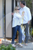 EXKLUSIV - Schwanger? Reese Witherspoon trägt eine weite Bluse