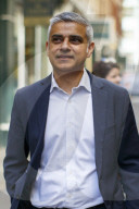 NEWS - London: Bürgermeister-Kandidat Sadiq Khan spaziert durch die Stadt