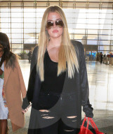 PEOPLE - Khloe Kardashian mit "strahlendem" Teint am Flughafen