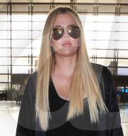 PEOPLE - Khloe Kardashian mit "strahlendem" Teint am Flughafen