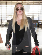 PEOPLE - Khloe Kardashian mit "strahlendem" Teint am Flughafen
