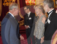 PEOPLE - Charles und Camilla posieren mit den britischen Oscar-Gewinnern
