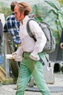 PEOPLE - Luchtime: Patrick Harris holt sich einen Snack in der Drehpause