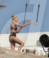 PEOPLE - Elsa Hosk steigt in die Ringe