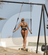 PEOPLE - Elsa Hosk steigt in die Ringe