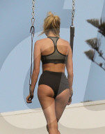 PEOPLE - Elsa Hosk steigt in die Ringe