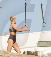 PEOPLE - Elsa Hosk steigt in die Ringe