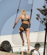 PEOPLE - Elsa Hosk steigt in die Ringe