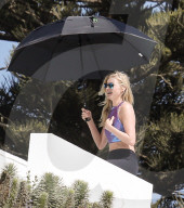PEOPLE - Elsa Hosk steigt in die Ringe