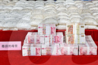 NEWS - Guangdong: Polizei konfisziert illegale Drogen und Waffen