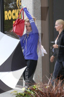 PEOPLE - Britney Spears ist heute gar nicht kamerafreundlich