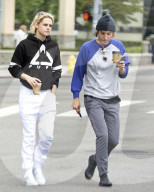 PEOPLE - Kristen Stewart mit Ex-Freundin Alicia im Hollywood unterwegs