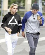 PEOPLE - Kristen Stewart mit Ex-Freundin Alicia im Hollywood unterwegs