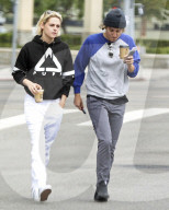 PEOPLE - Kristen Stewart mit Ex-Freundin Alicia im Hollywood unterwegs