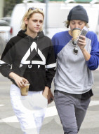 PEOPLE - Kristen Stewart mit Ex-Freundin Alicia im Hollywood unterwegs