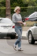 PEOPLE - Kristen Stewart zeigt den Mittelfinger