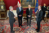 NEWS - Österreich: Bundeskanzler Werner Faymann tritt zurück