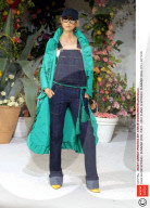D&G SHOW SPRING / SUMMER 2002, ITALY - 2001