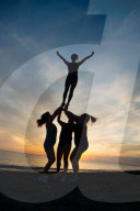 FEATURE -  Cheerleaders üben bei Sonnenuntergang in Aberystwyth