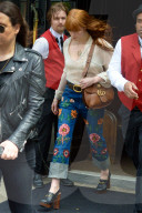 PEOPLE - Florence Welch: Flower-Power und Sturm-Frisur in New York