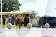 EXKLUSIV - Kendall und Kylie Jenner fahren mit dem Schulbus ins Legoland