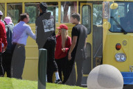 EXKLUSIV - Kendall und Kylie Jenner fahren mit dem Schulbus ins Legoland