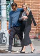 PEOPLE - Schwangere Candice Swanepoel spaziert mit Freund Hermann durchs Soho