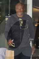 PEOPLE - Seal shoppt mit Henry und Lou im Nike-Shop