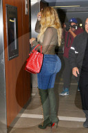 PEOPLE - Khloe Kardashian bummelt in Beverly Hills